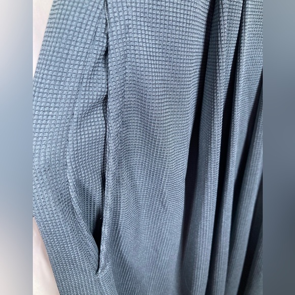 🎄NWT HALARA V-neck Romper Dusty Blue Sz L Casual Chic Minimalist Monochrome - Picture 3 of 10